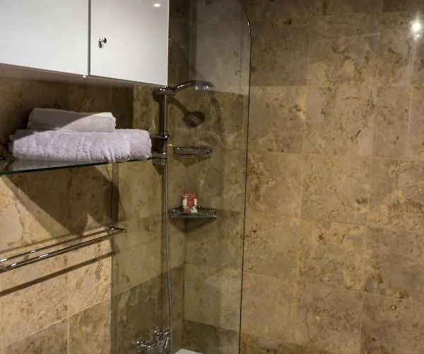 Guest H4u - River View شقة *